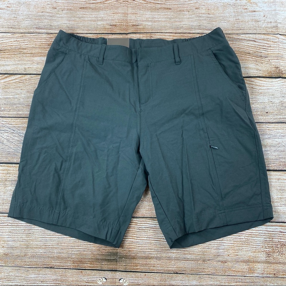 32 Degrees Cool Cargo Shorts Women Size 12/14 Light Weight Shorts - Olive - NEW